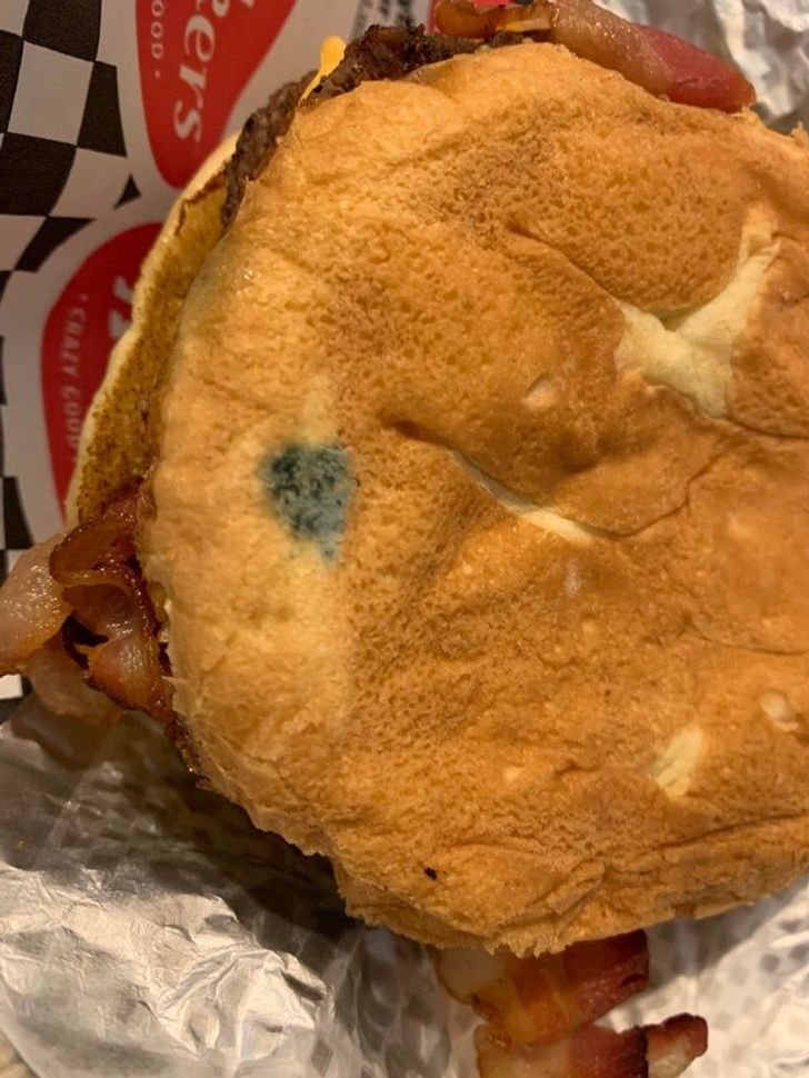 Illustration de l'article : 15 people who had a really bad day and decided to share their misery