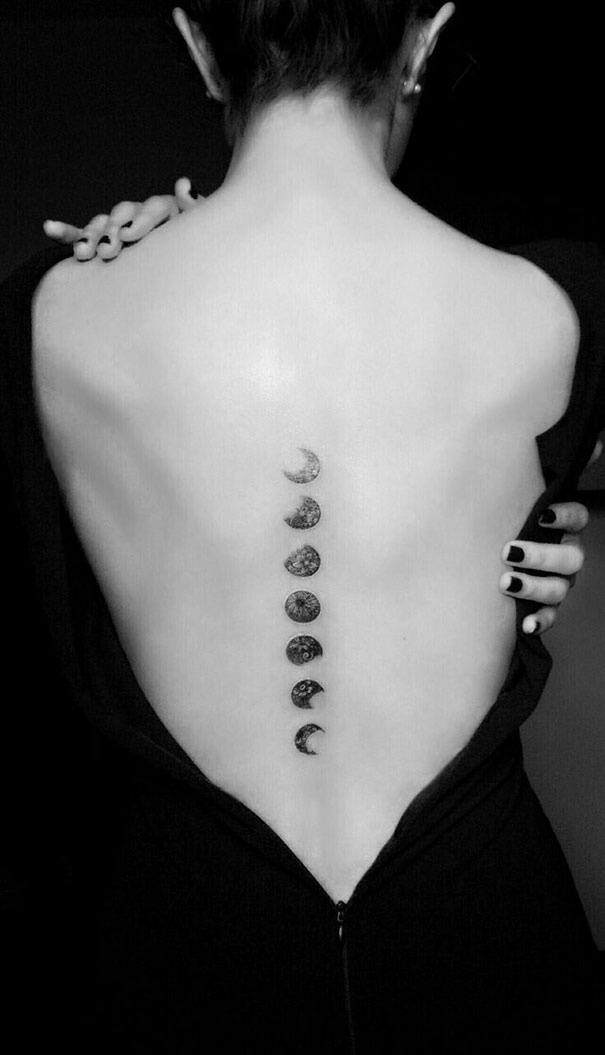 Illustration de l'article : 20 elegant and feminine spine tattoos