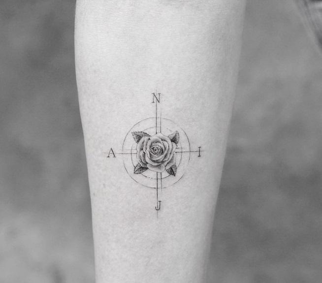 Illustration de l'article : 14 beautiful rose tattoos that are easy to create