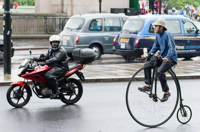 Illustration de l'article : 33 funny photos that sum up envy and jealously between friends