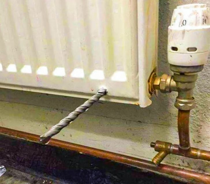 Illustration de l'article : 18 people who had no common sense when making repairs