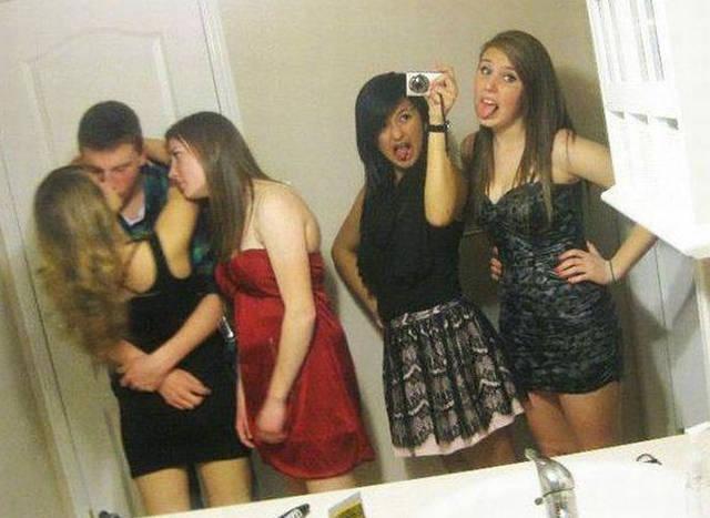 Illustration de l'article : 33 funny photos that sum up envy and jealously between friends