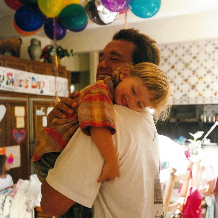 Illustration de l'article : 15 photos of Arnold Schwarzenegger being an awesome dad