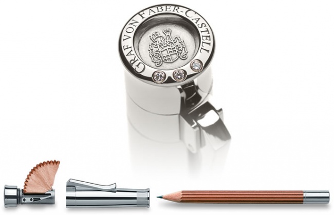 Illustration de l'article : 14 everyday objects made into luxury items for billionaires