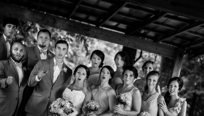 Illustration de l'article : 18 newlyweds who got creative and took some awesome photos