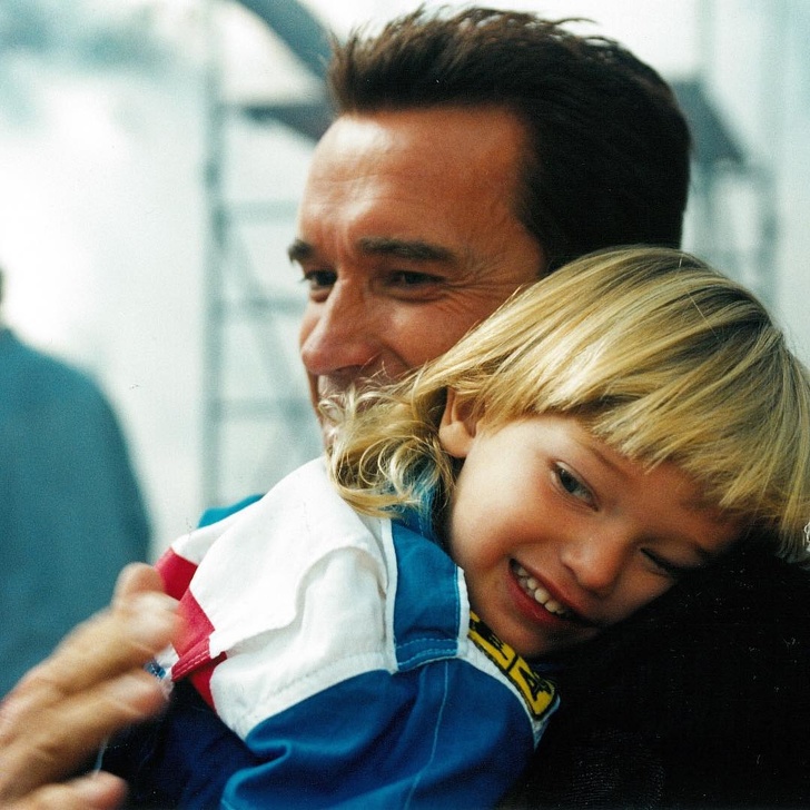 Illustration de l'article : 15 photos of Arnold Schwarzenegger being an awesome dad
