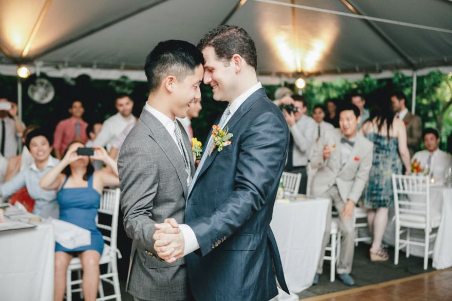 Illustration de l'article : Love has no boundaries, and these 120 gay wedding photos just make you want to love each other!