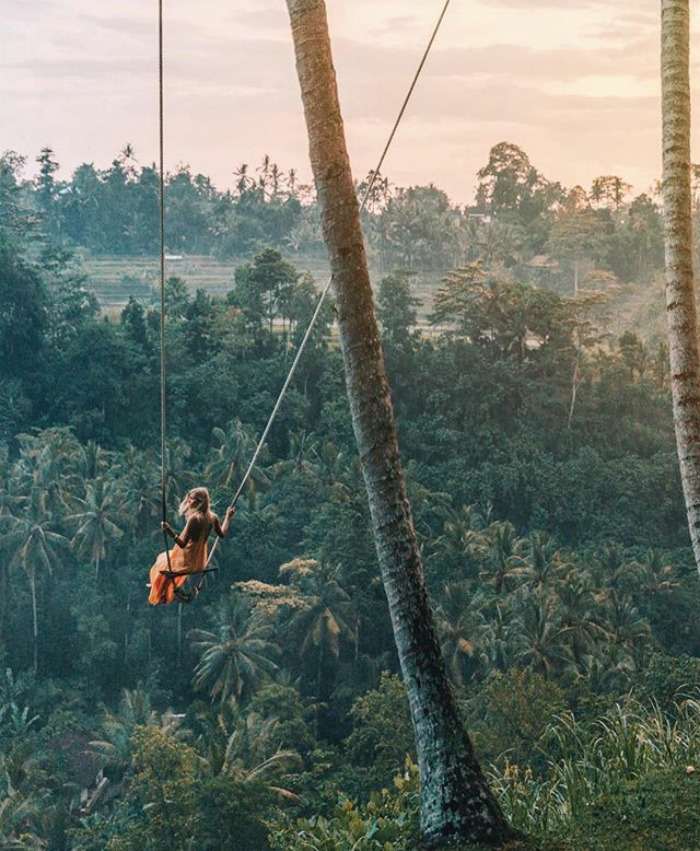 Illustration de l'article : This couple earns up to ,000 per photo on Instagram while traveling, and this is how they do it!