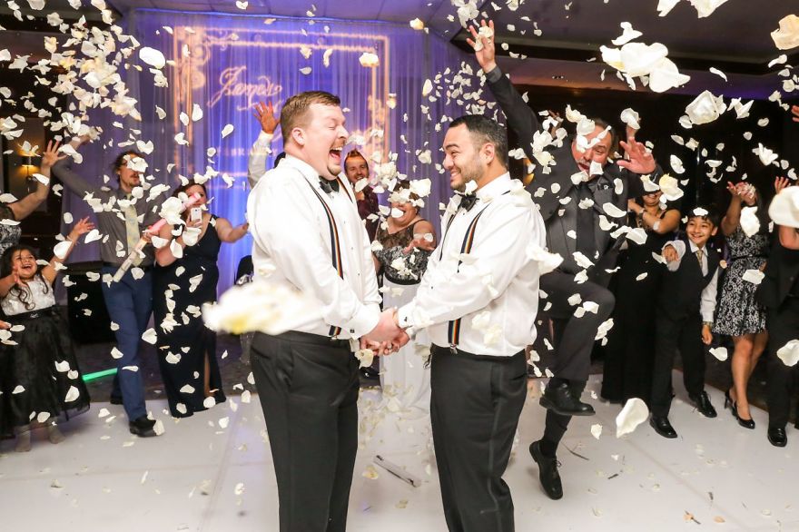 Illustration de l'article : Love has no boundaries, and these 120 gay wedding photos just make you want to love each other!