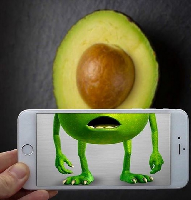 Illustration de l'article : Meet the man who uses his iPhone to recreate iconic movie and TV scenes in real-life situations