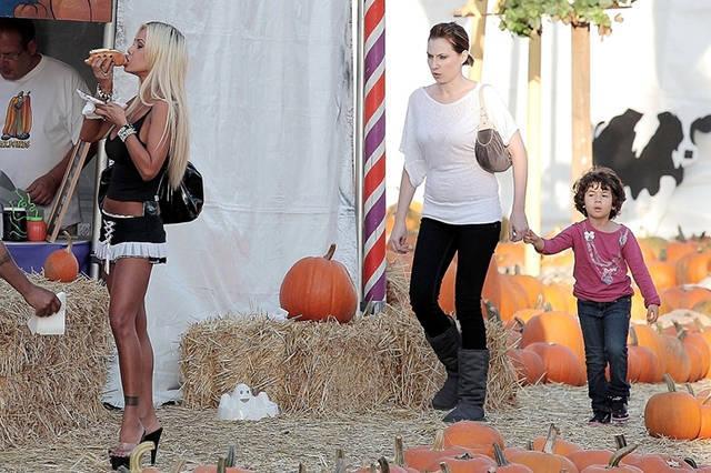 Illustration de l'article : 33 funny photos that sum up envy and jealously between friends