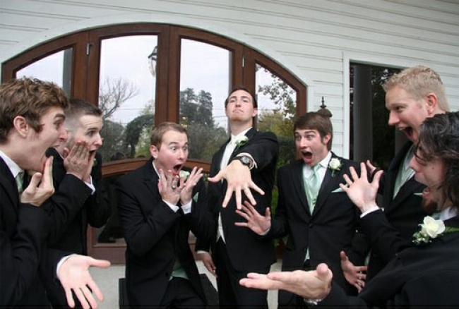 Illustration de l'article : 18 newlyweds who got creative and took some awesome photos