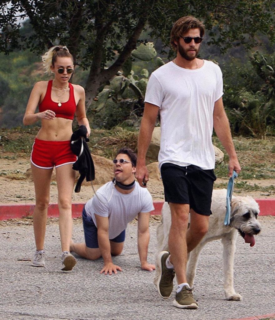 Illustration de l'article : Meet a hilarious guy who loves to Photoshop himself into celebrity shots