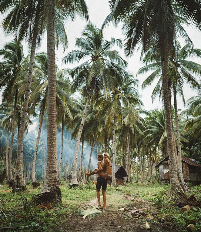 Illustration de l'article : This couple earns up to ,000 per photo on Instagram while traveling, and this is how they do it!