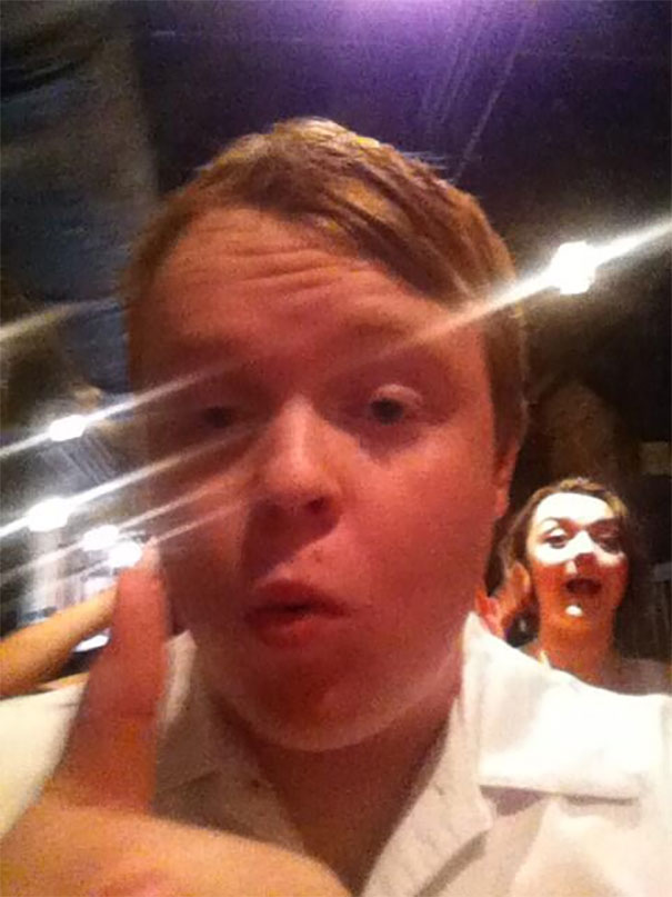 Illustration de l'article : 22 photos that prove celebrities love a good photobomb
