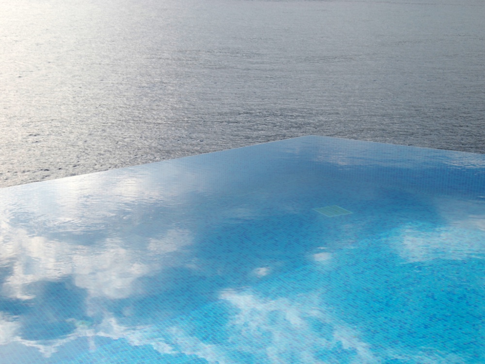 Illustration de l'article : 23 totally insane swimming pools around the world