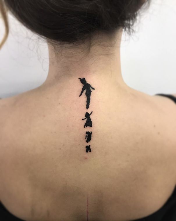 Illustration de l'article : 20 elegant and feminine spine tattoos