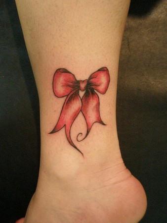 Illustration de l'article : The 11 best ankle tattoo ideas. Summer’s getting close!