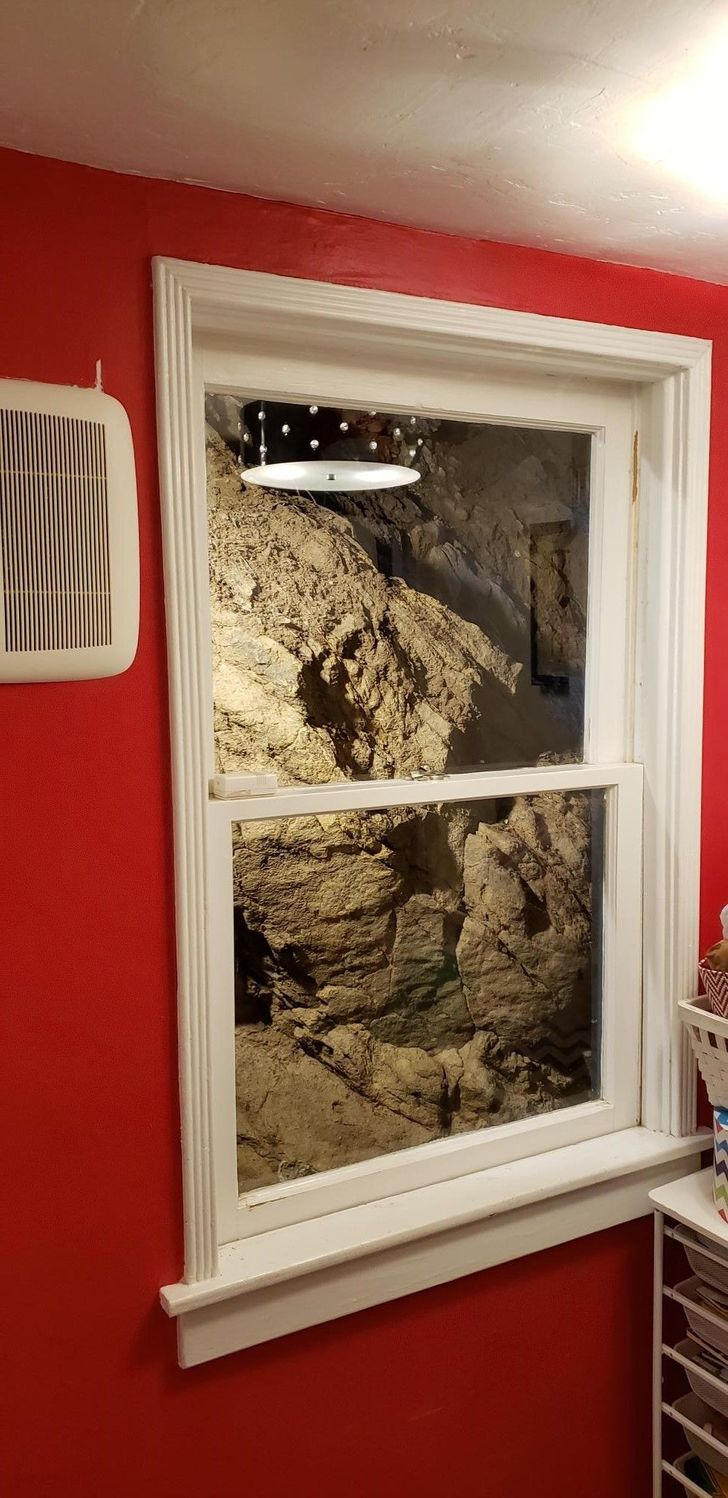 Illustration de l'article : 20 startling photos of buildings that are being held together by a thread 