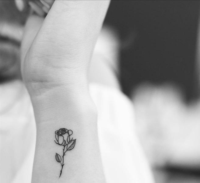 Illustration de l'article : 14 beautiful rose tattoos that are easy to create