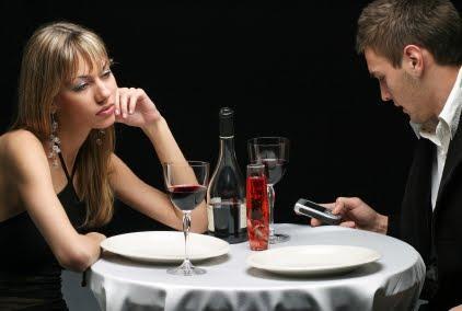 Illustration de l'article : 12 annoying things you should never say to your server!