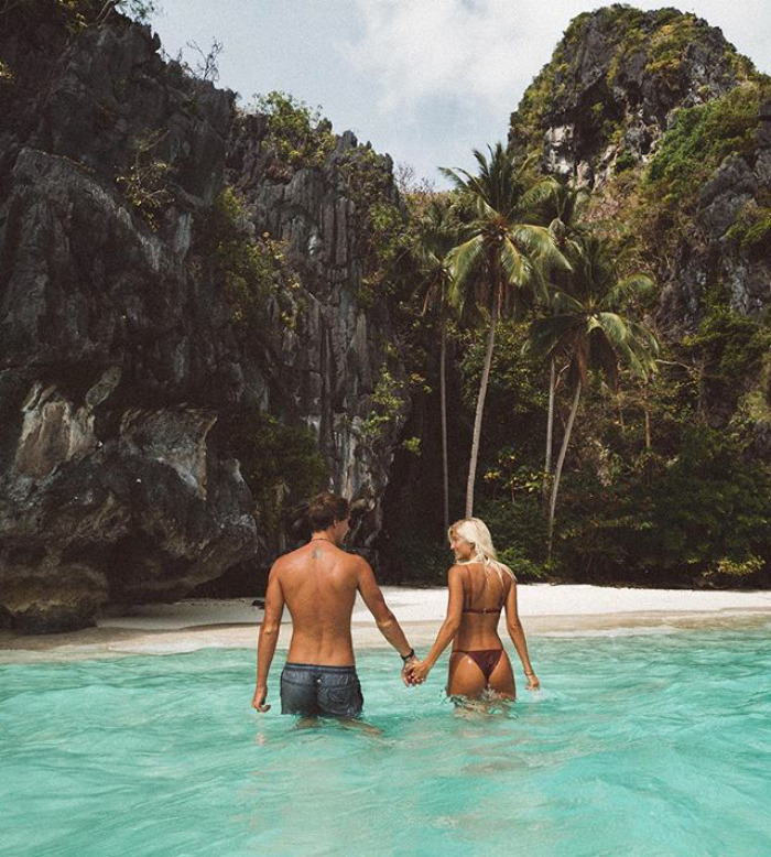 Illustration de l'article : This couple earns up to ,000 per photo on Instagram while traveling, and this is how they do it!