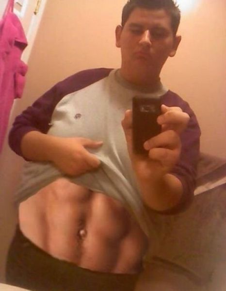 Illustration de l'article : 29 people who've Photoshopped their selfies with hilarious results
