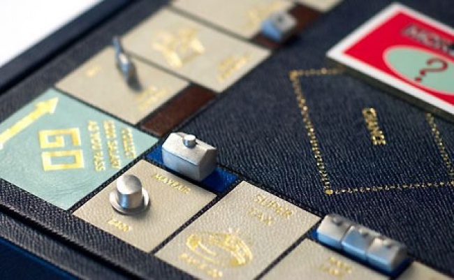 Illustration de l'article : 14 everyday objects made into luxury items for billionaires