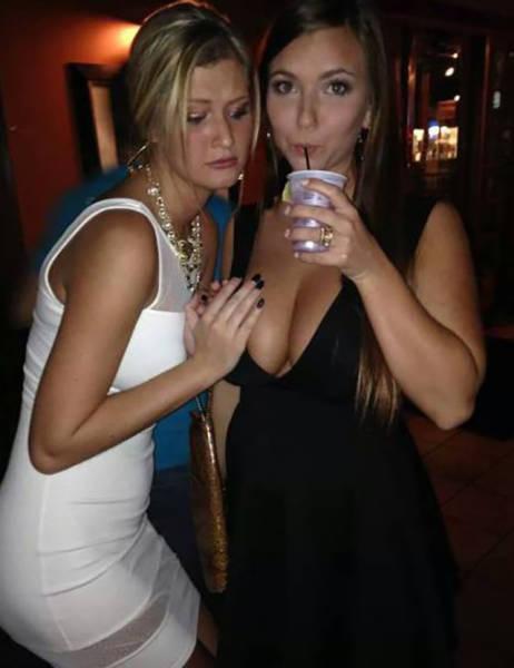 Illustration de l'article : 33 funny photos that sum up envy and jealously between friends