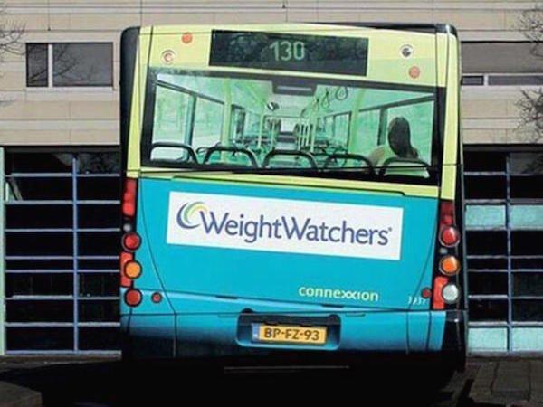 Illustration de l'article : 14 buses on the road with out-of-the-ordinary advertising posters! Which ones are the most original?