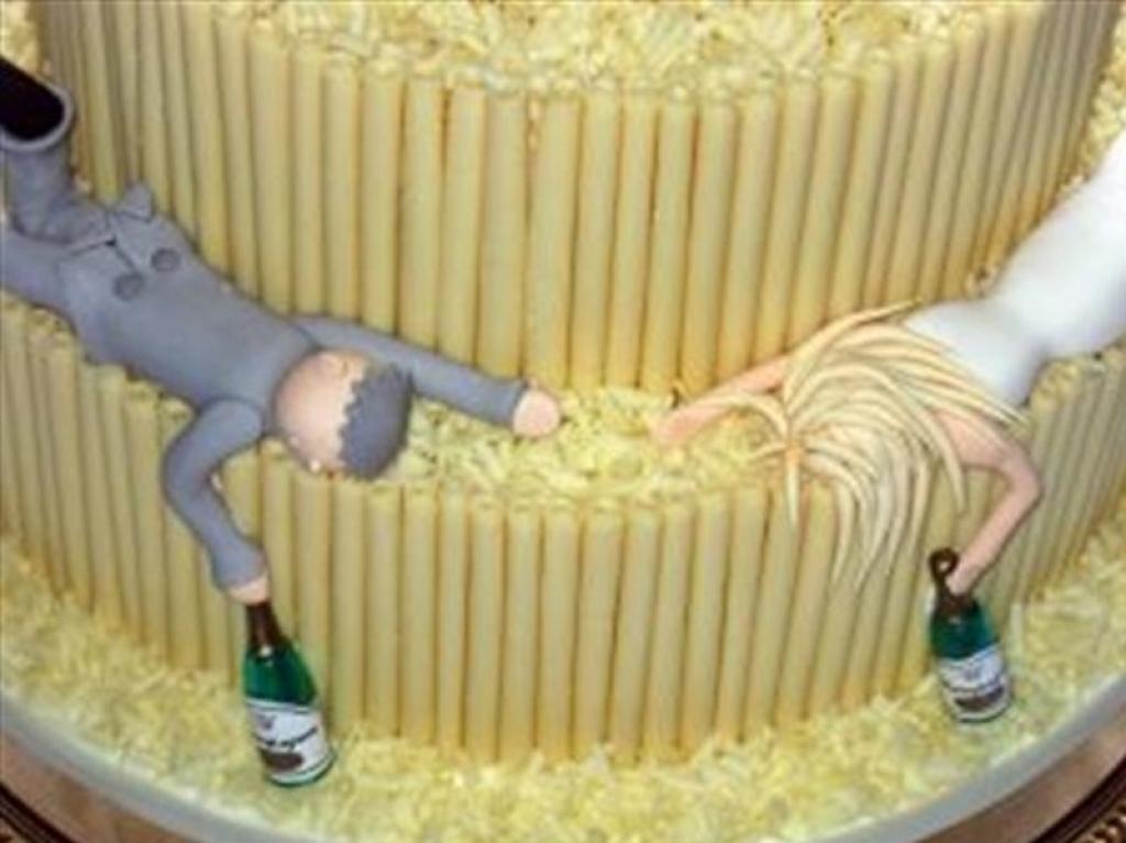 Illustration de l'article : The 20 most horrific wedding cakes ever! Pastry chefs, are you jealous?