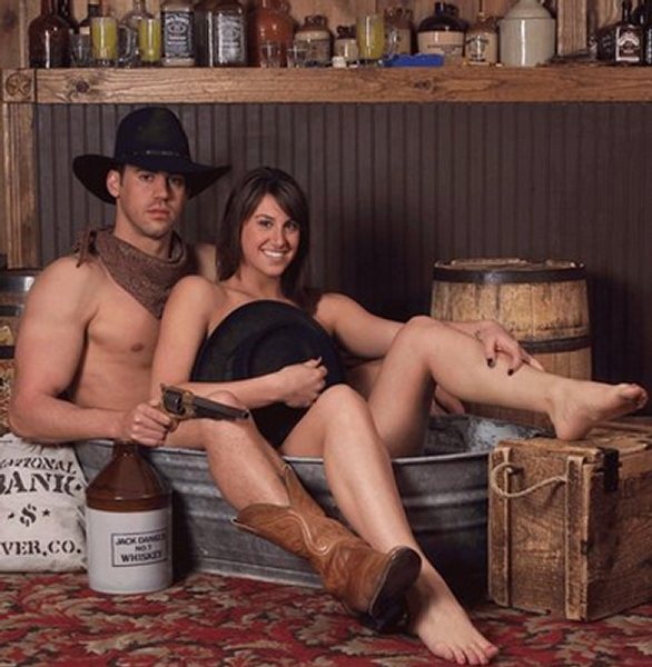 Illustration de l'article : 40 photos of couples that defy all logic