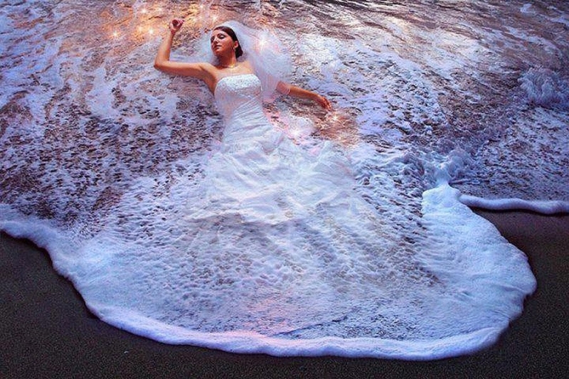 Illustration de l'article : 16 couples who immortalized their wedding with hilarious photos