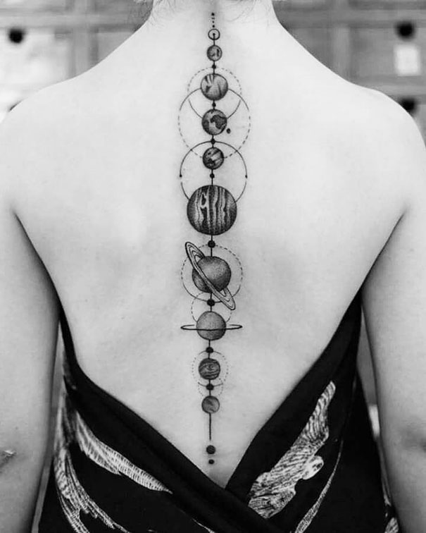 Illustration de l'article : 20 elegant and feminine spine tattoos