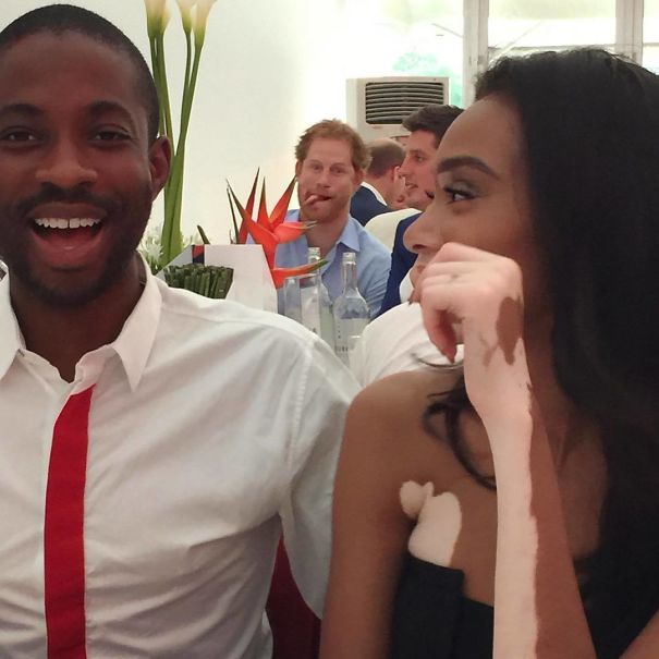 Illustration de l'article : 22 photos that prove celebrities love a good photobomb