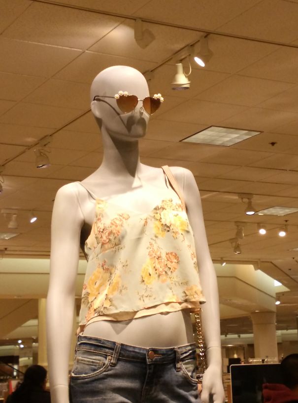 Illustration de l'article : 30 store mannequins that take window dressing to another level