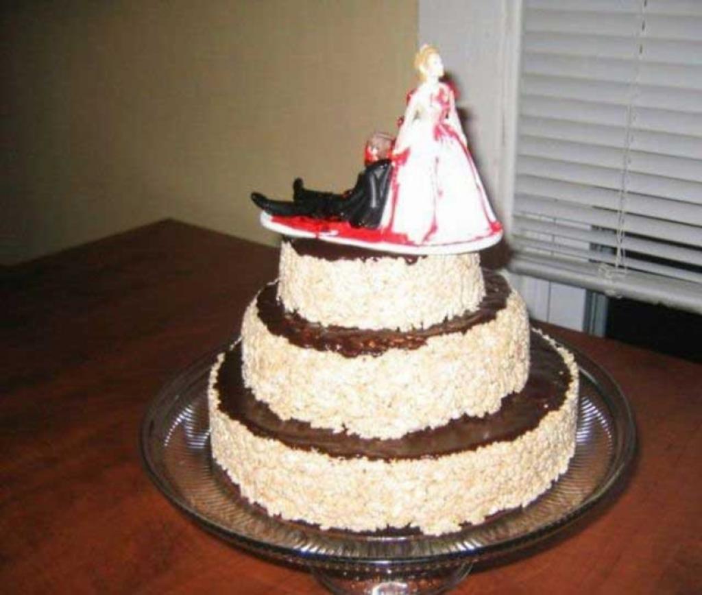 Illustration de l'article : The 20 most horrific wedding cakes ever! Pastry chefs, are you jealous?
