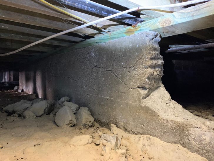 Illustration de l'article : 20 startling photos of buildings that are being held together by a thread 