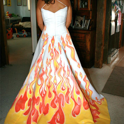 Illustration de l'article : Which of these 14 original wedding dresses is the most vile?