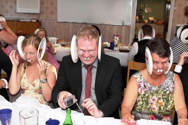 Illustration de l'article : 16 couples who immortalized their wedding with hilarious photos