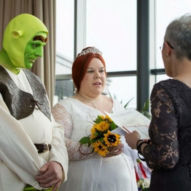 Illustration de l'article : 16 couples who immortalized their wedding with hilarious photos