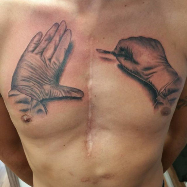 Illustration de l'article : 30 amazing tattoos that turn scars into works of art