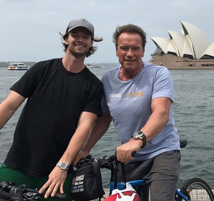 Illustration de l'article : 15 photos of Arnold Schwarzenegger being an awesome dad
