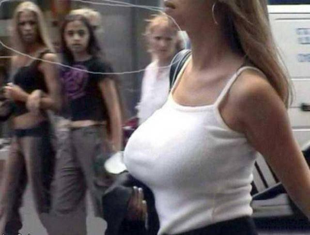 Illustration de l'article : 33 funny photos that sum up envy and jealously between friends