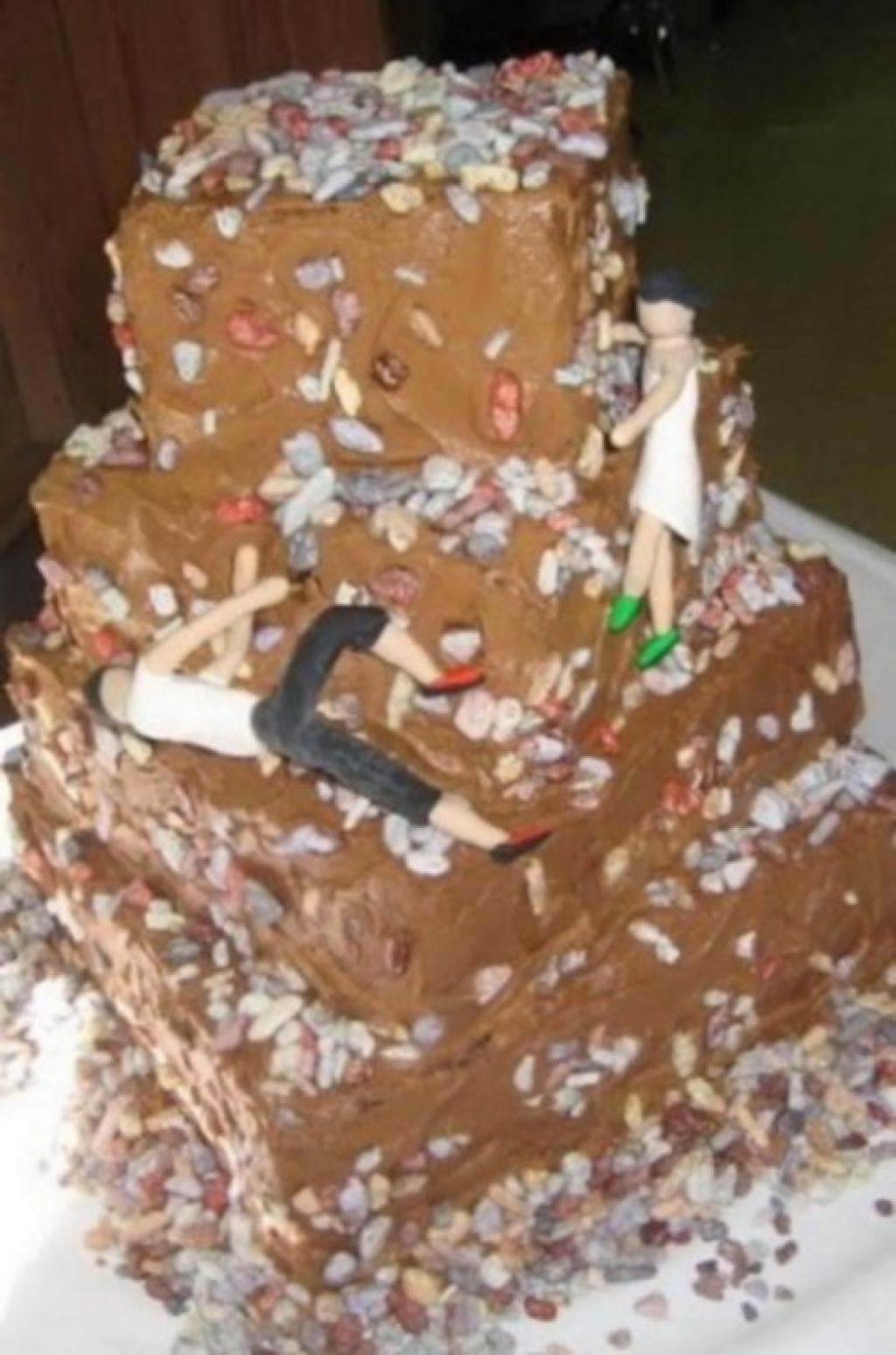 Illustration de l'article : The 20 most horrific wedding cakes ever! Pastry chefs, are you jealous?