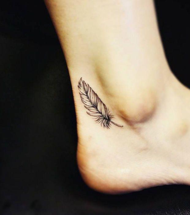 Illustration de l'article : The 11 best ankle tattoo ideas. Summer’s getting close!