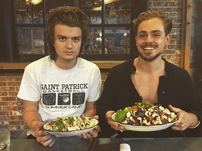 Illustration de l'article : 20 adorable photos of the Stranger Things cast hanging out together