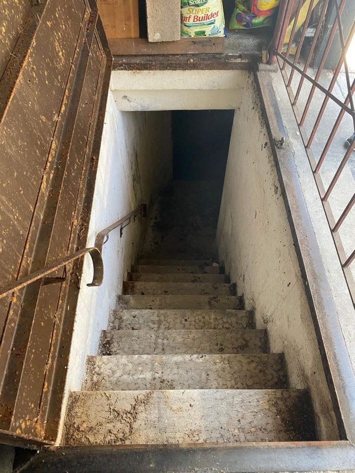 Illustration de l'article : 20 startling photos of buildings that are being held together by a thread 