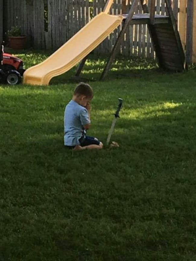 Illustration de l'article : 18 laugh-out-loud photos of kids caught in the act