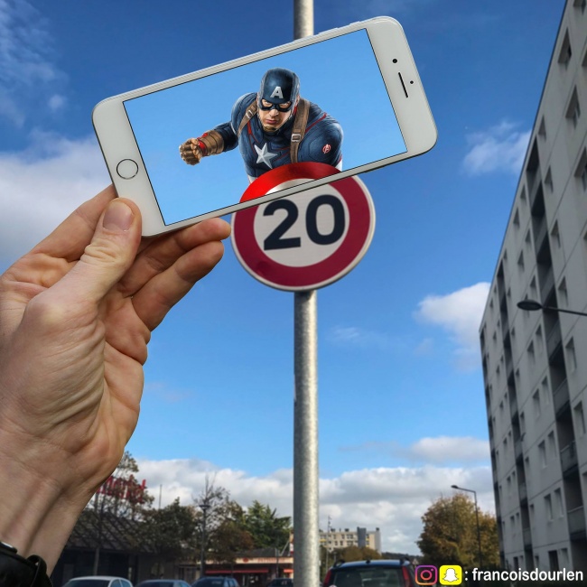 Illustration de l'article : Meet the man who uses his iPhone to recreate iconic movie and TV scenes in real-life situations
